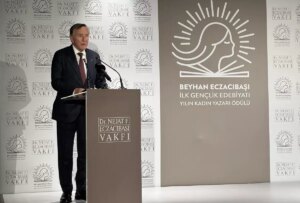 koray avci cakman yilin kadin yazari odulunu kazandi 9i4M9gI6.jpg