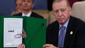 medya gozunden kacirdi erdoganin rozetinin anlami aHwwHvUw.jpg